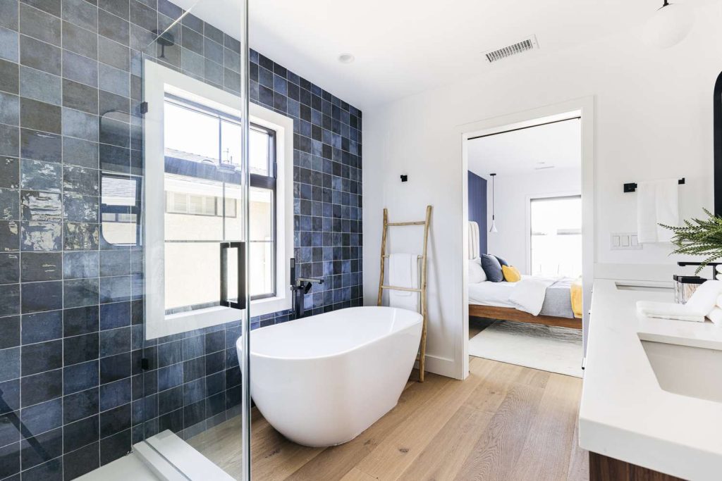 Soaking Tubs for Small Bathrooms: What You Need to Know Before Buying