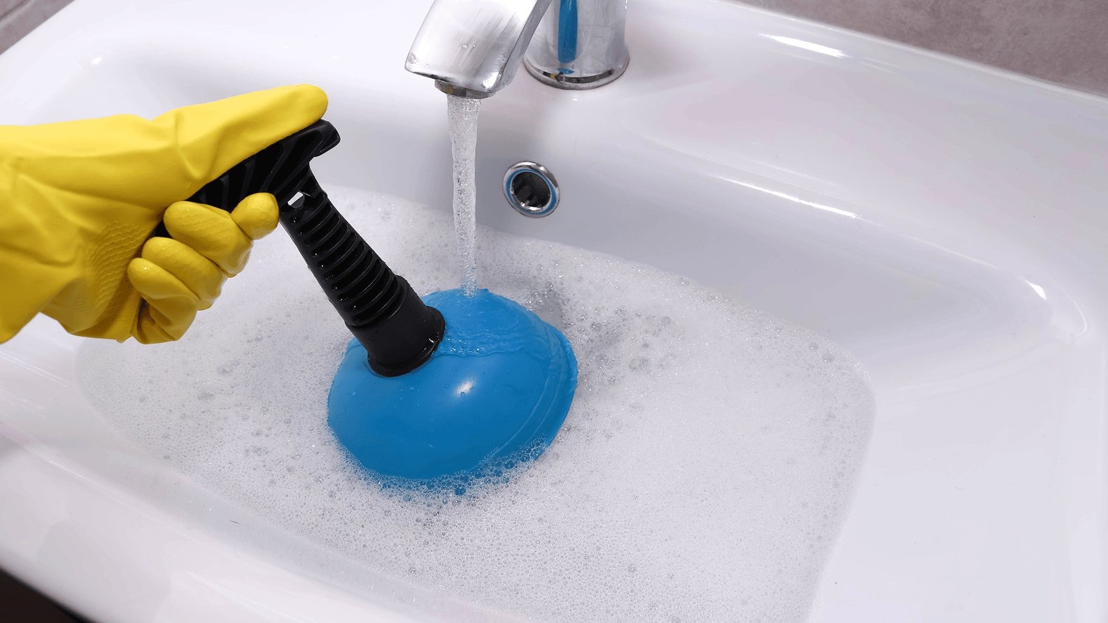 Helpful guide resources for choosing the right tub and shower faucet combo.
