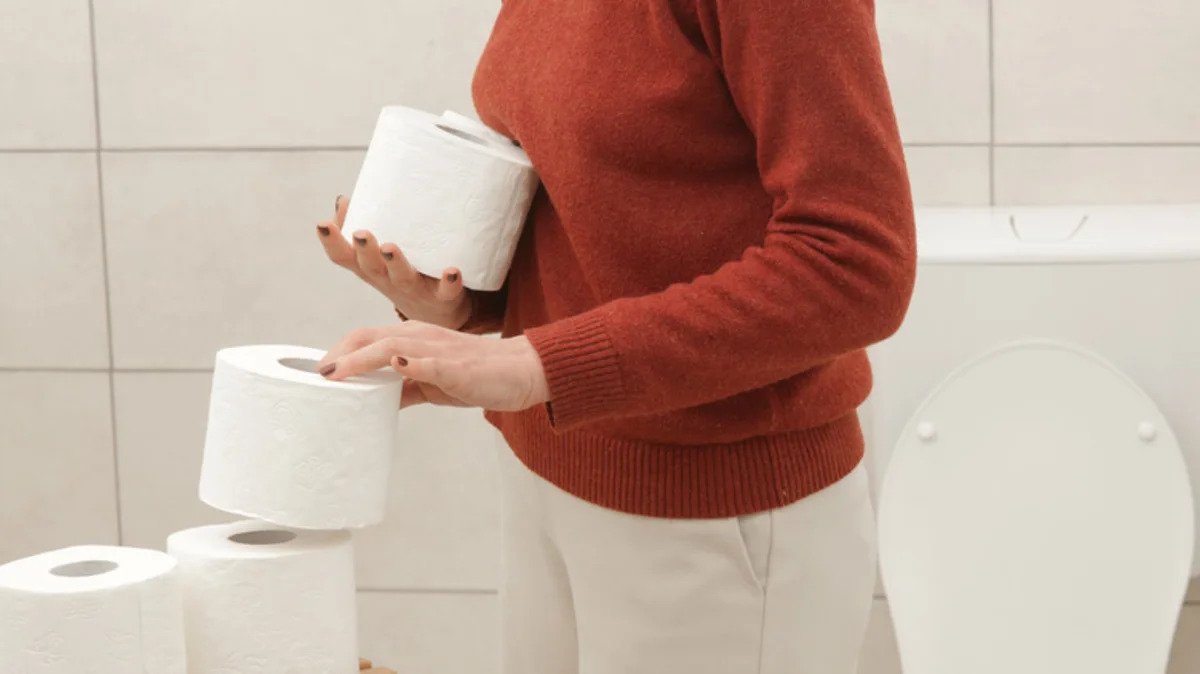 A person sits upright and calm in a chair to ensure safety.