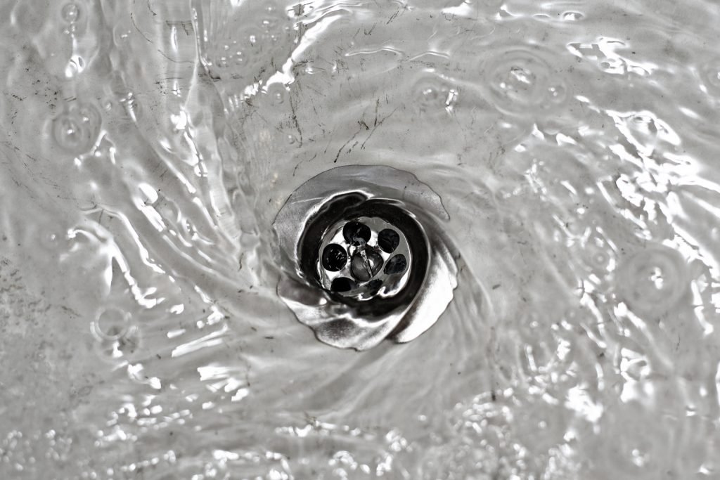 Cross section view of bathroom plumbing showing how tub and toilet pipes connect.